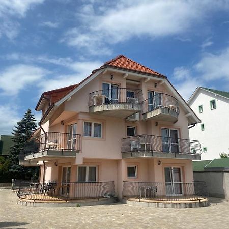 Abigel Apartmanhaz บาลาตอนฟือเรด ภายนอก รูปภาพ
