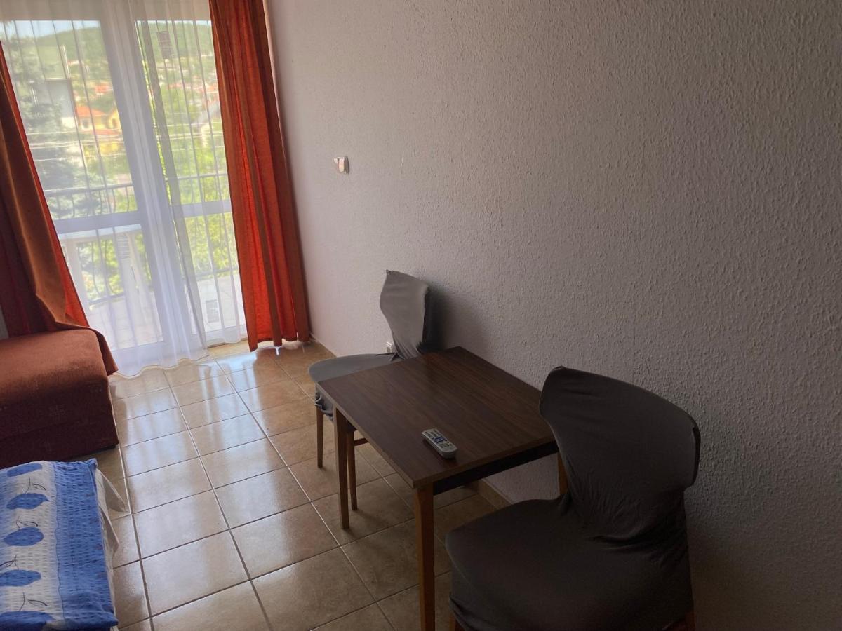 Abigel Apartmanhaz บาลาตอนฟือเรด ภายนอก รูปภาพ