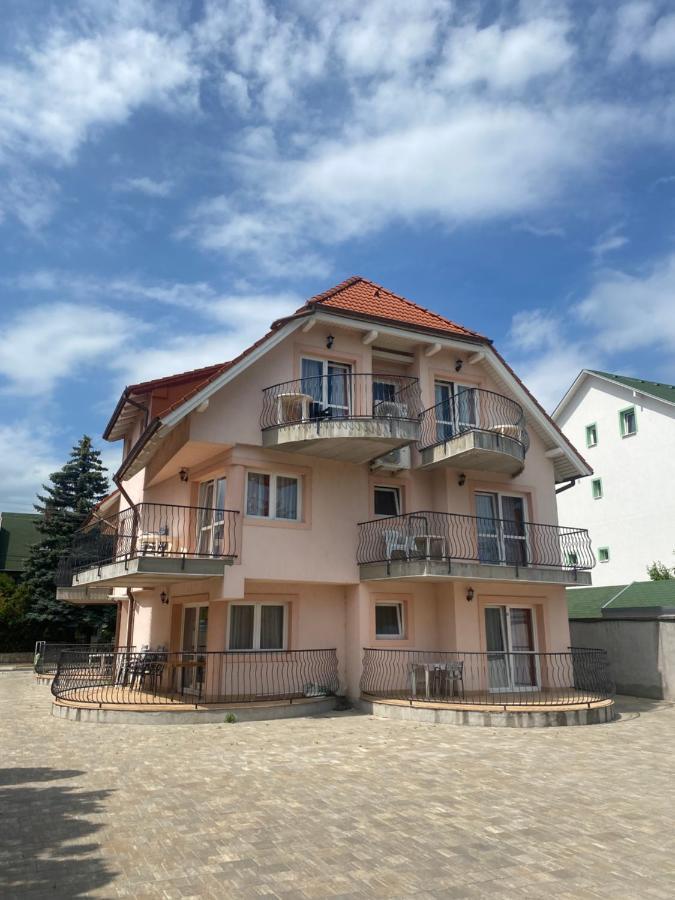 Abigel Apartmanhaz บาลาตอนฟือเรด ภายนอก รูปภาพ